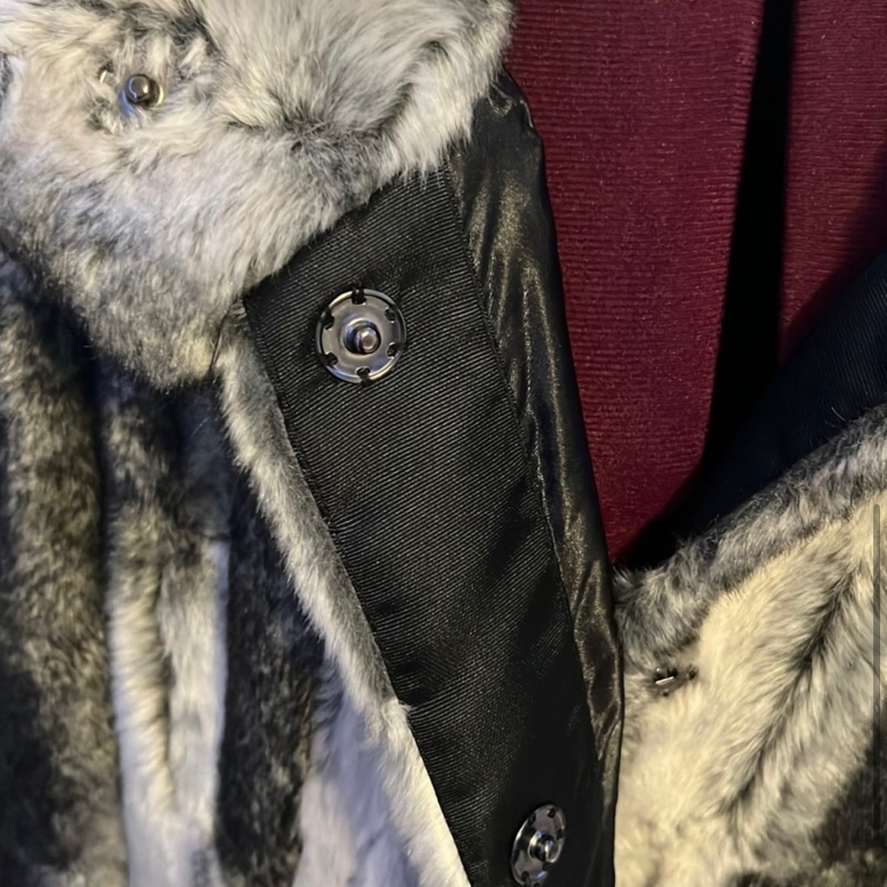 New Hilary Radley Faux Fur Coat - Picture 7 of 9